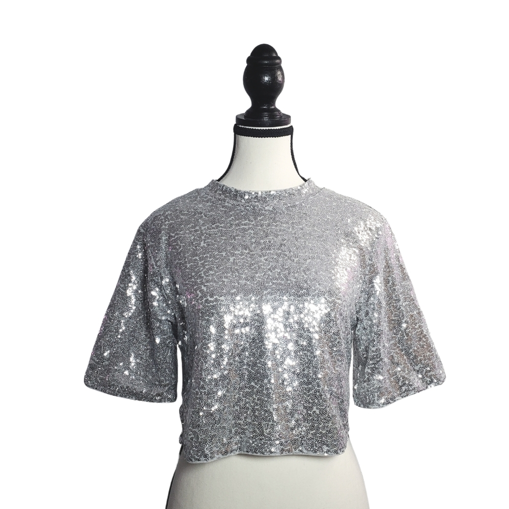 Silver Sequined Sparkly Sporty Boxy Cropped T-shirt with Long Wide Sleeves - XS